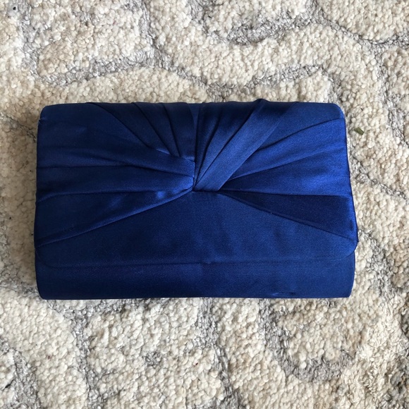 ๐๐Blue Satin Clutch PERFECT FOR GRAD - Picture 1 of 3